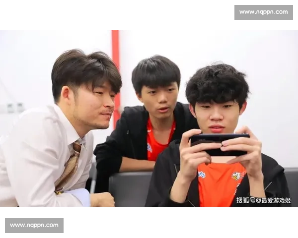 巅峰对决引爆全场激情赛场风云再起冠军之争悬念迭起书写荣耀传奇